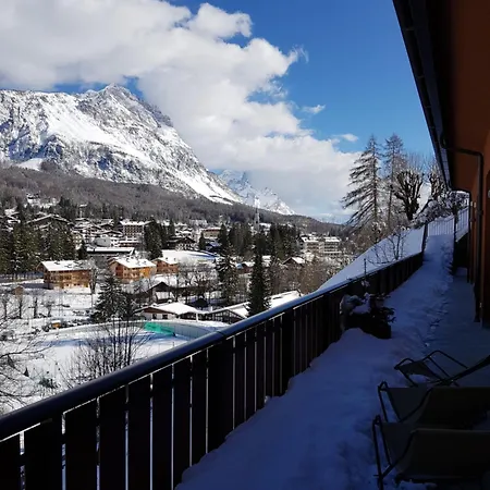 Columbia & Otel Cortina dʼAmpezzo