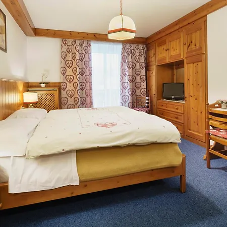 Columbia & Otel 3*